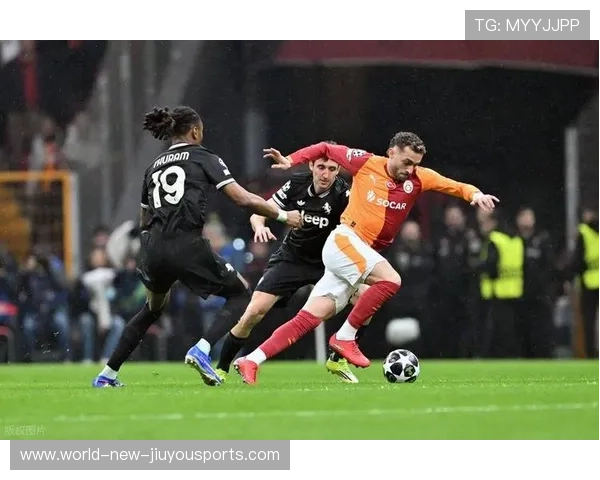 布雷默禁区内力压对手完成大力头球争顶