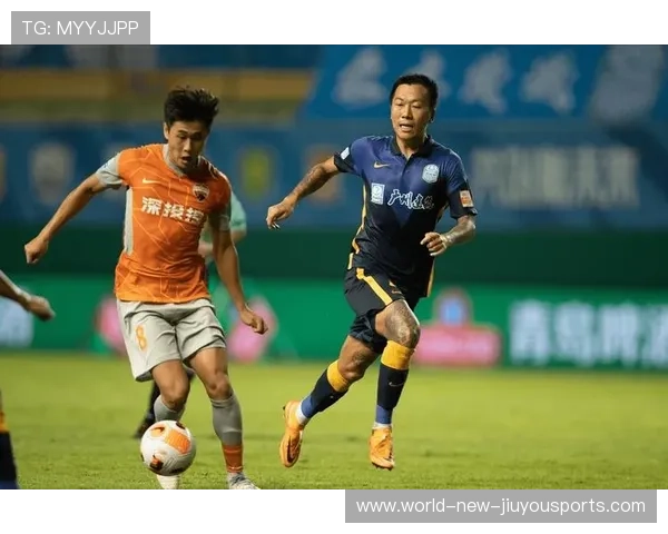 戴伟浚主罚任意球击中横梁惊出对方冷汗